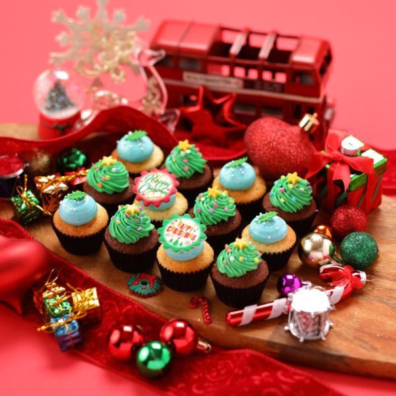 Xmasカップケーキケース付き ミニ12個+レギュラー6個】ファンクリスマスボックス 7日後〜 | カップ