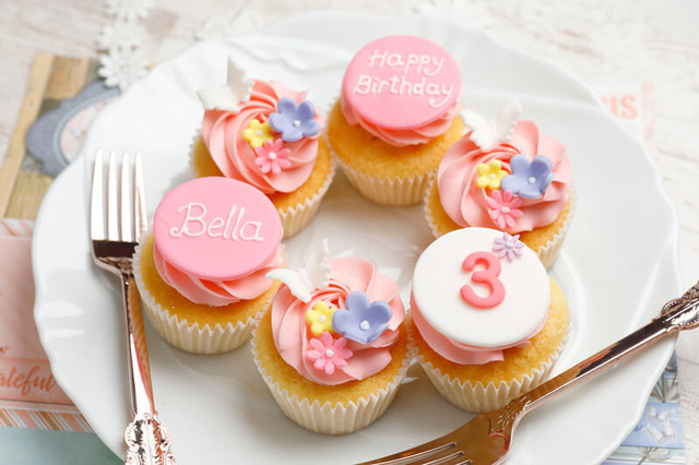 フローラルバースデーボックス ギフトボックス 全国冷凍配送可能 Bellas Cupcakes