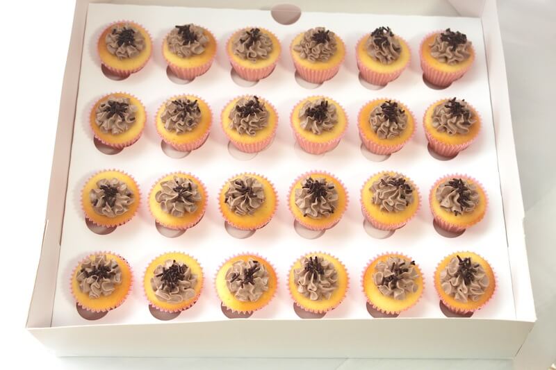 バニラチョコ(Mini Cupcakes)｜ミニカップケーキ（東京近郊向き）-｜Bellas Cupcakes